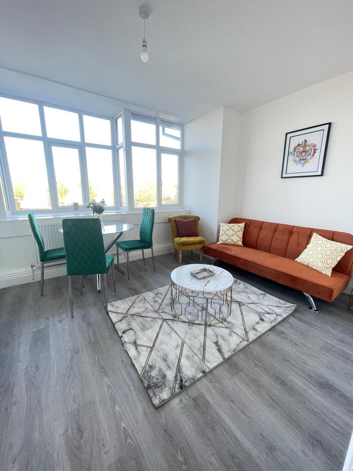 1 Bedroom Apartment - Flitwick - Contractor Friendly - Tourist Ready - Full Kitchen - Wifi - Smart Tv - Sofa Bed - Free Parking - Ideal For Short Or Long Stays Exterior foto